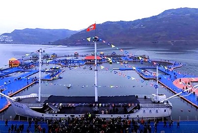 金沙江水上乐园50米长大型钢结构演艺浮船