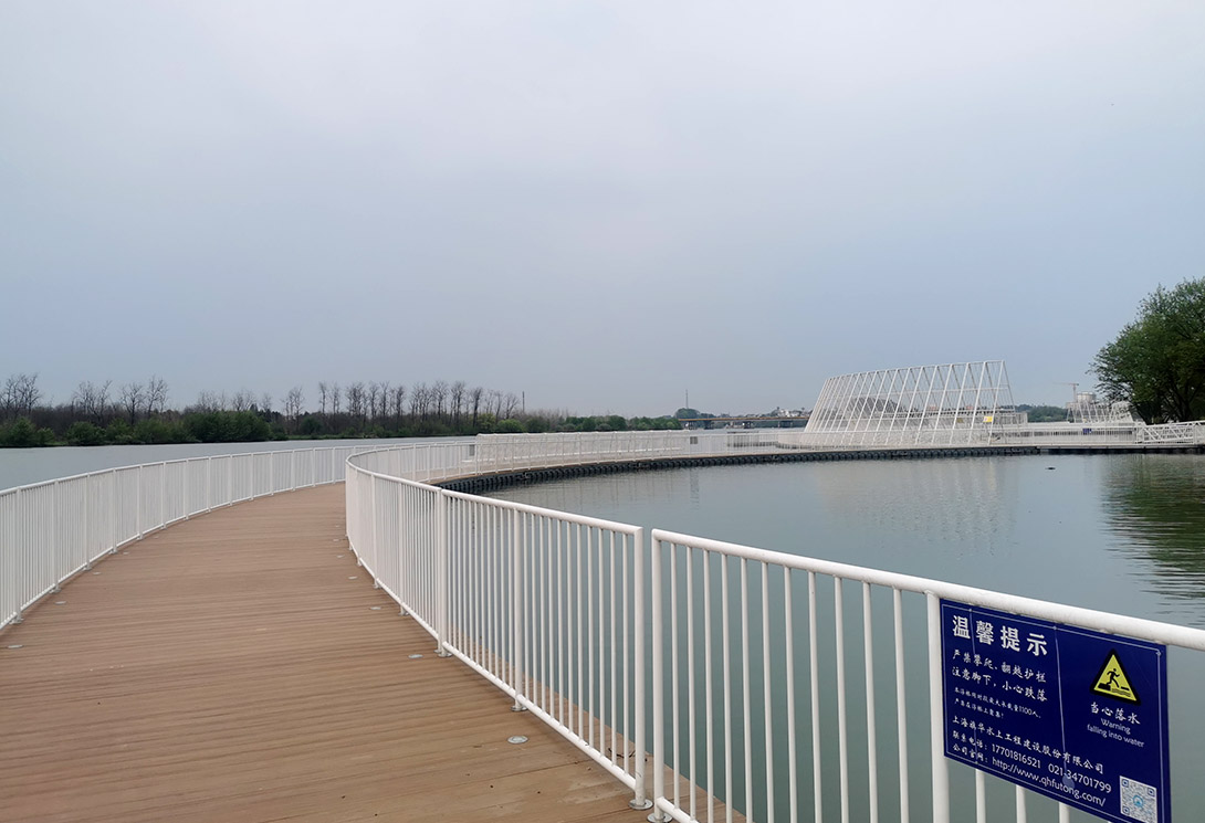 人民日报报道|国内首座水上蹦床主题景观浮桥