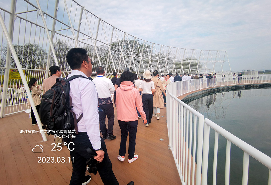 人民日报报道|国内首座水上蹦床主题景观浮桥