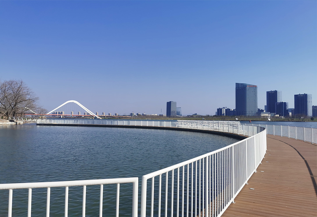 人民日报报道|国内首座水上蹦床主题景观浮桥