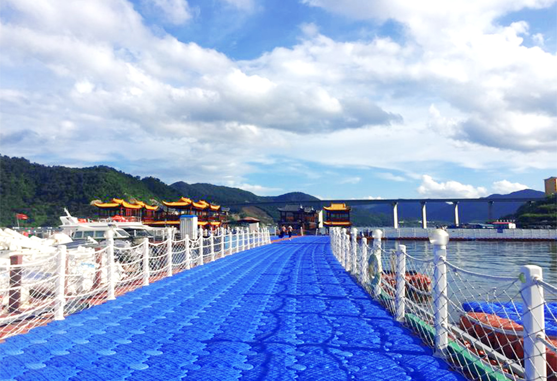 贵州罗甸水上大型漂浮乐园