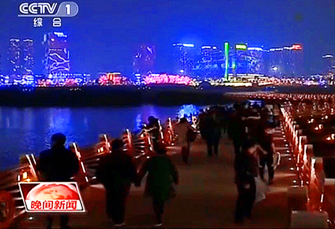 四川南充“印象嘉陵江”大型钢结构浮船式
