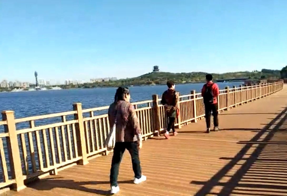 河北唐山南湖1400米高尔夫电瓶车浮桥