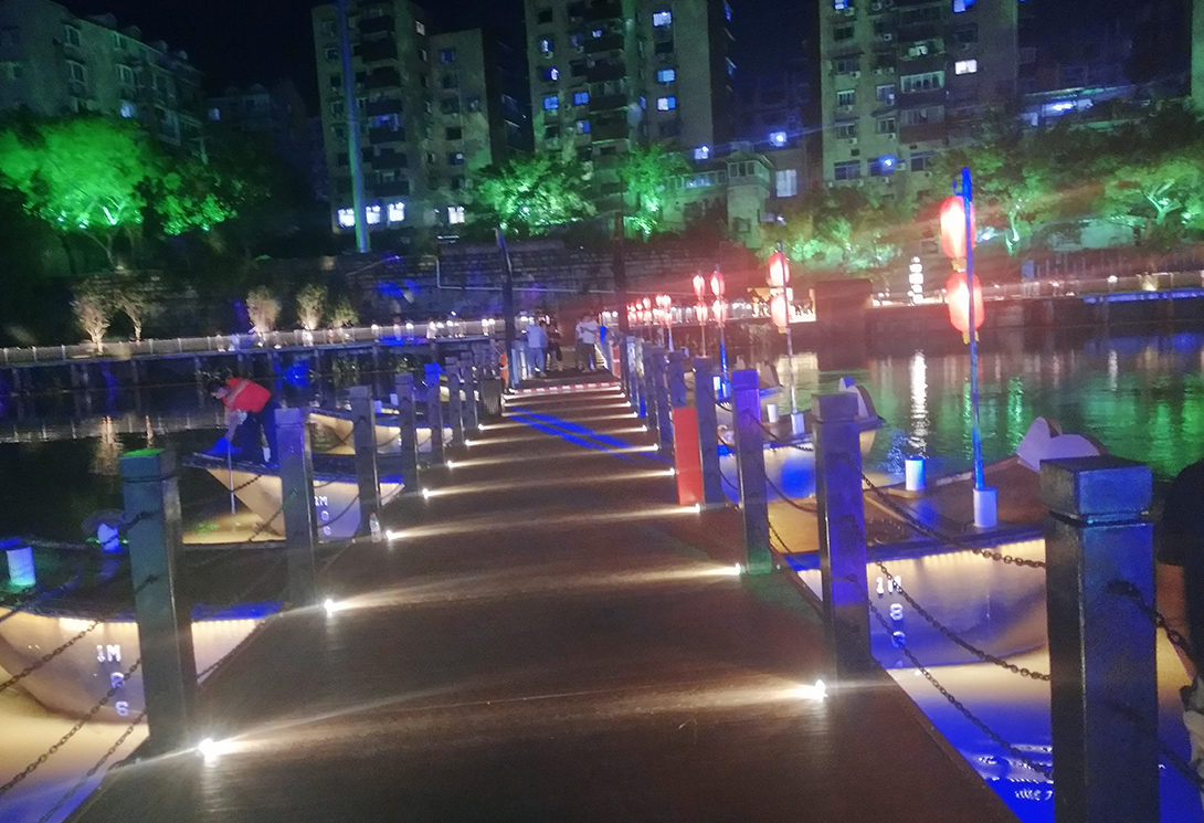 四川自贡市釜溪河恐龙灯光节水上舞台