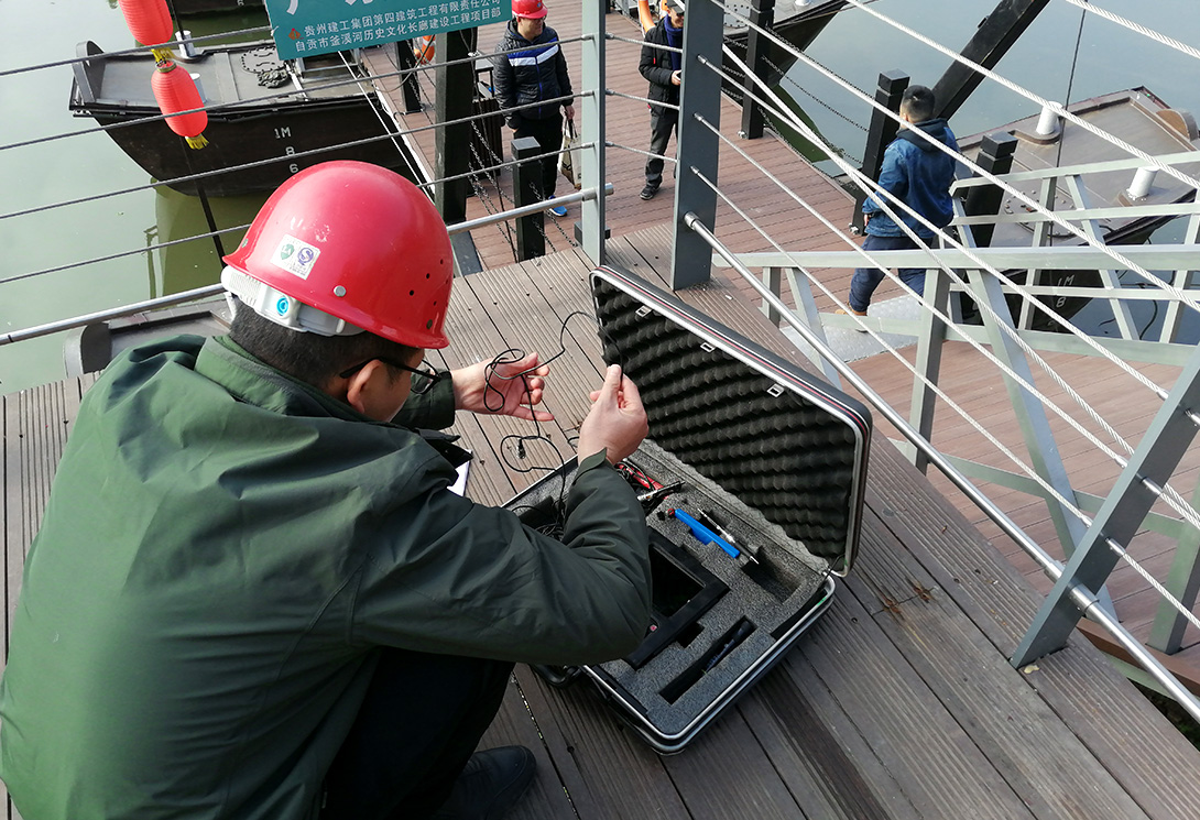 四川自贡市釜溪河恐龙灯光节水上舞台