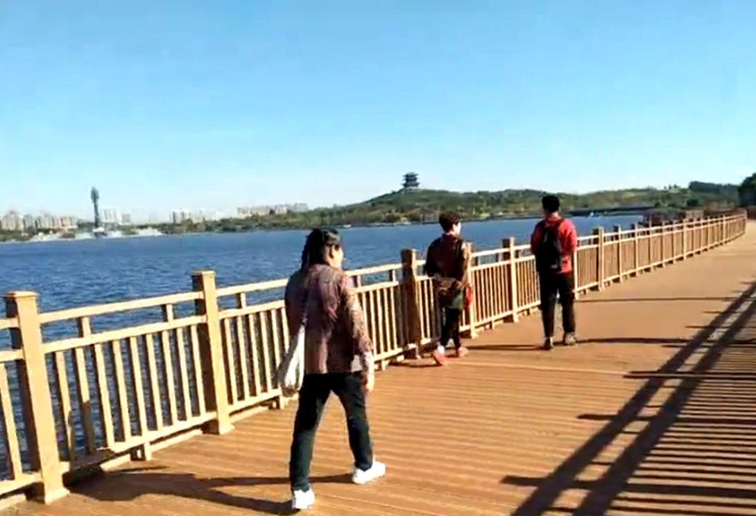 河北唐山南湖1400米高尔夫电瓶车浮桥