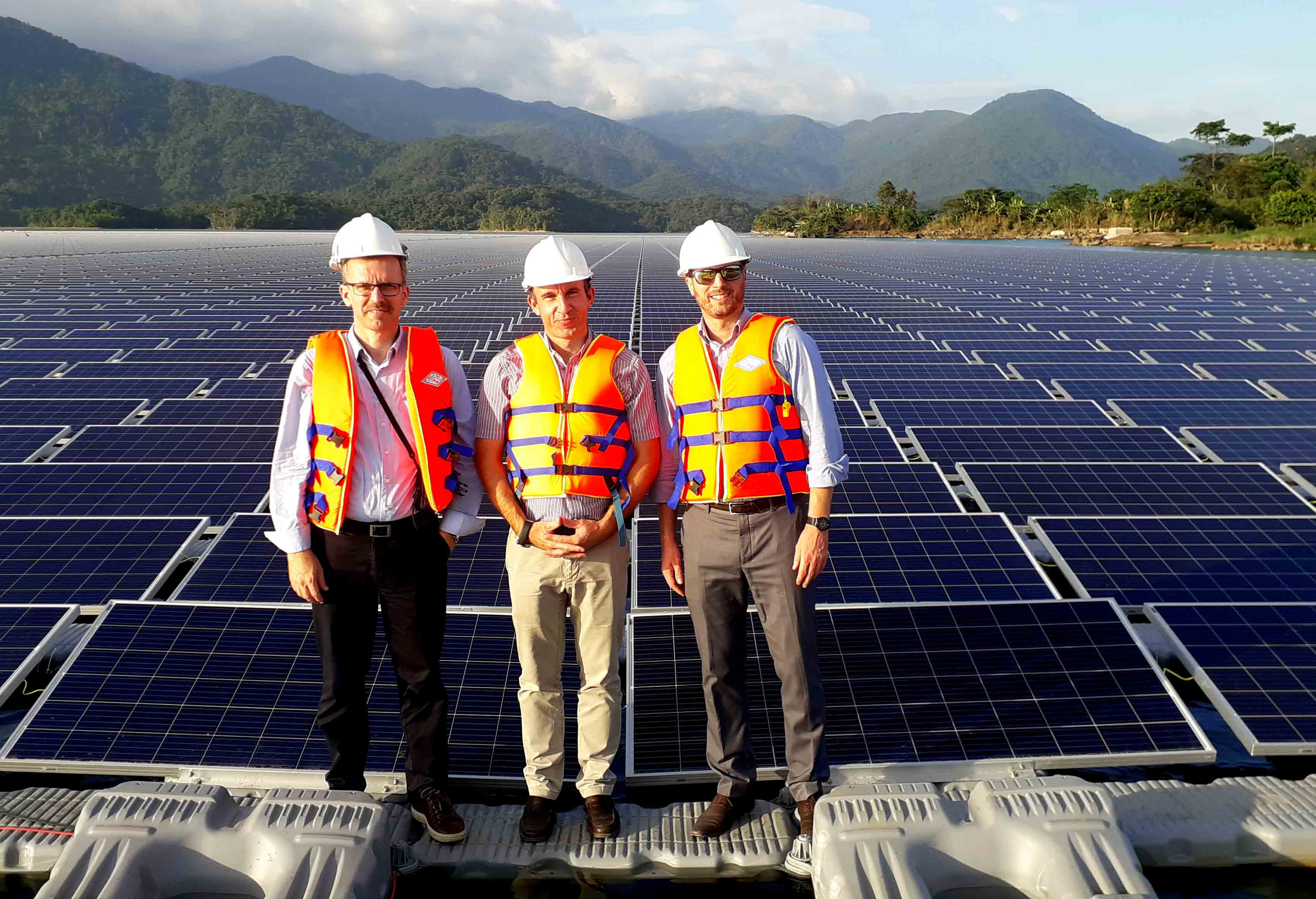 越南平顺省 200MW 大型水上漂浮光伏电站
