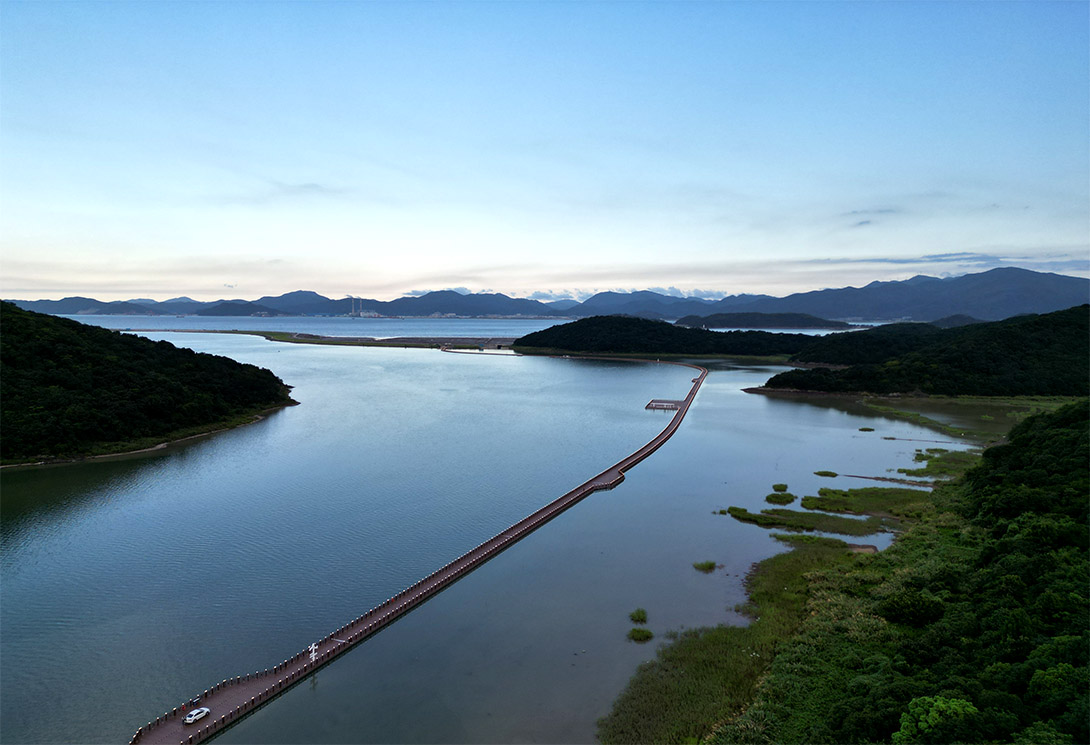 宁波海上2703.51米新一代行浸式车行景观浮桥