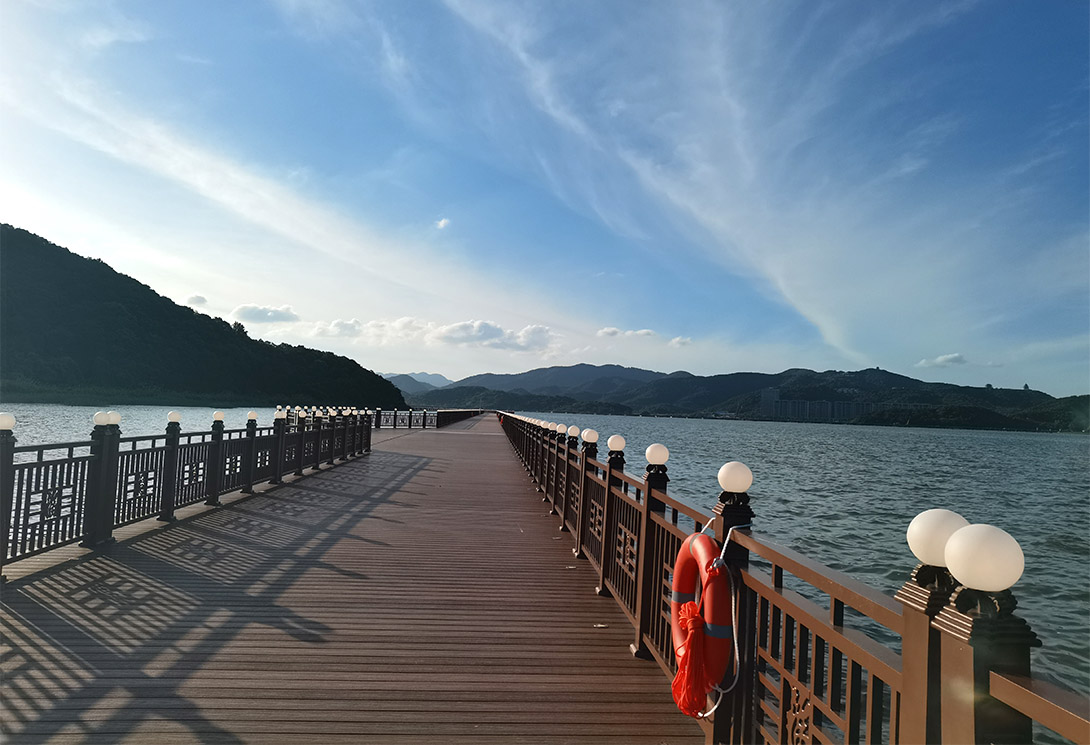 宁波海上2703.51米新一代行浸式车行景观浮桥