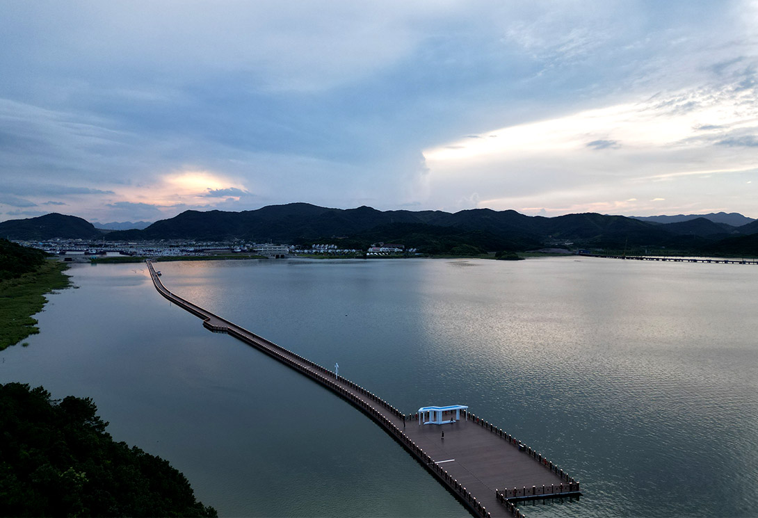 宁波海上2703.51米新一代行浸式车行景观浮桥