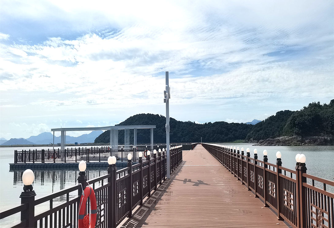 宁波海上2703.51米新一代行浸式车行景观浮桥