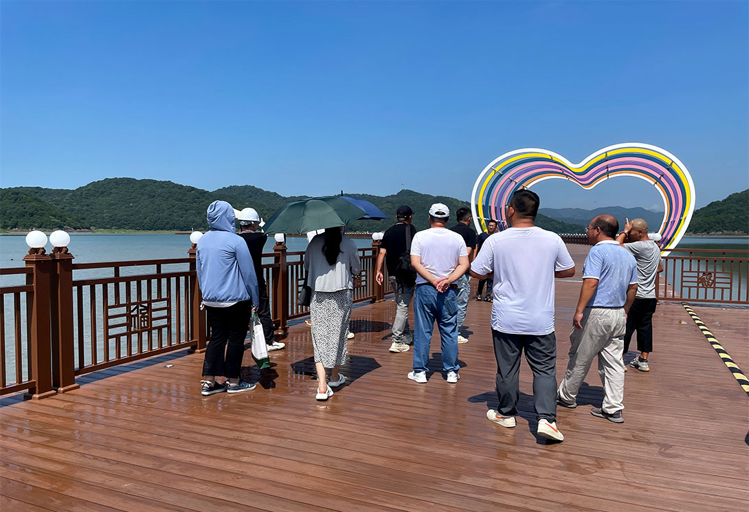 宁波海上2703.51米新一代行浸式车行景观浮桥