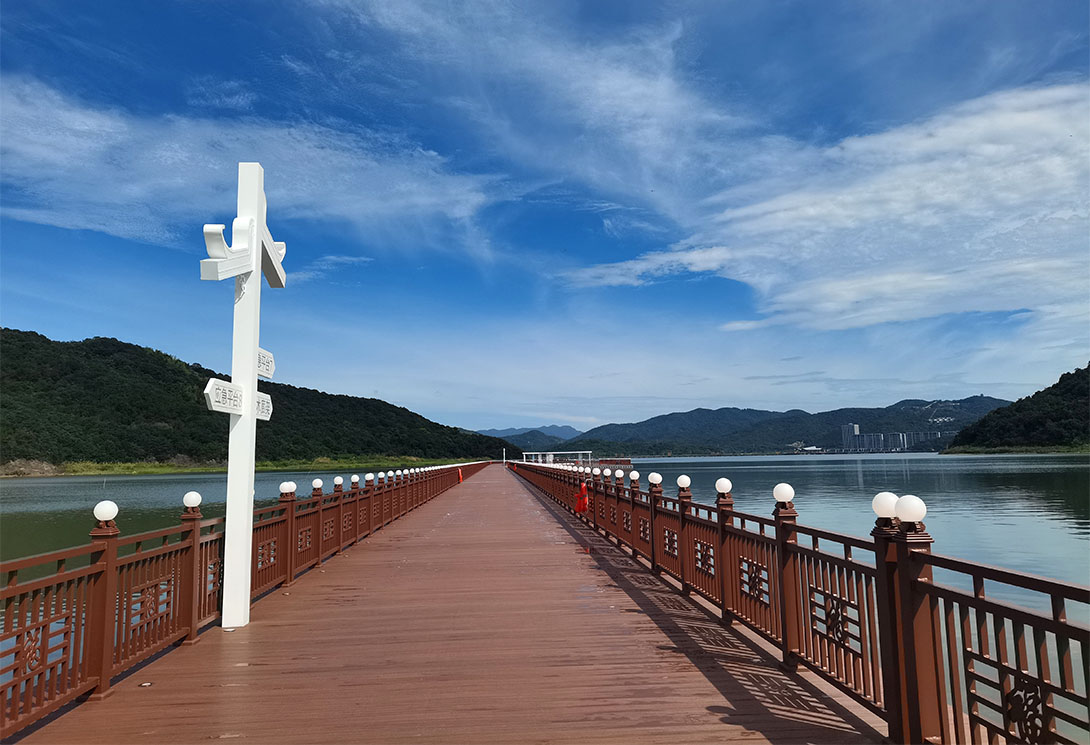 宁波海上2703.51米新一代行浸式车行景观浮桥