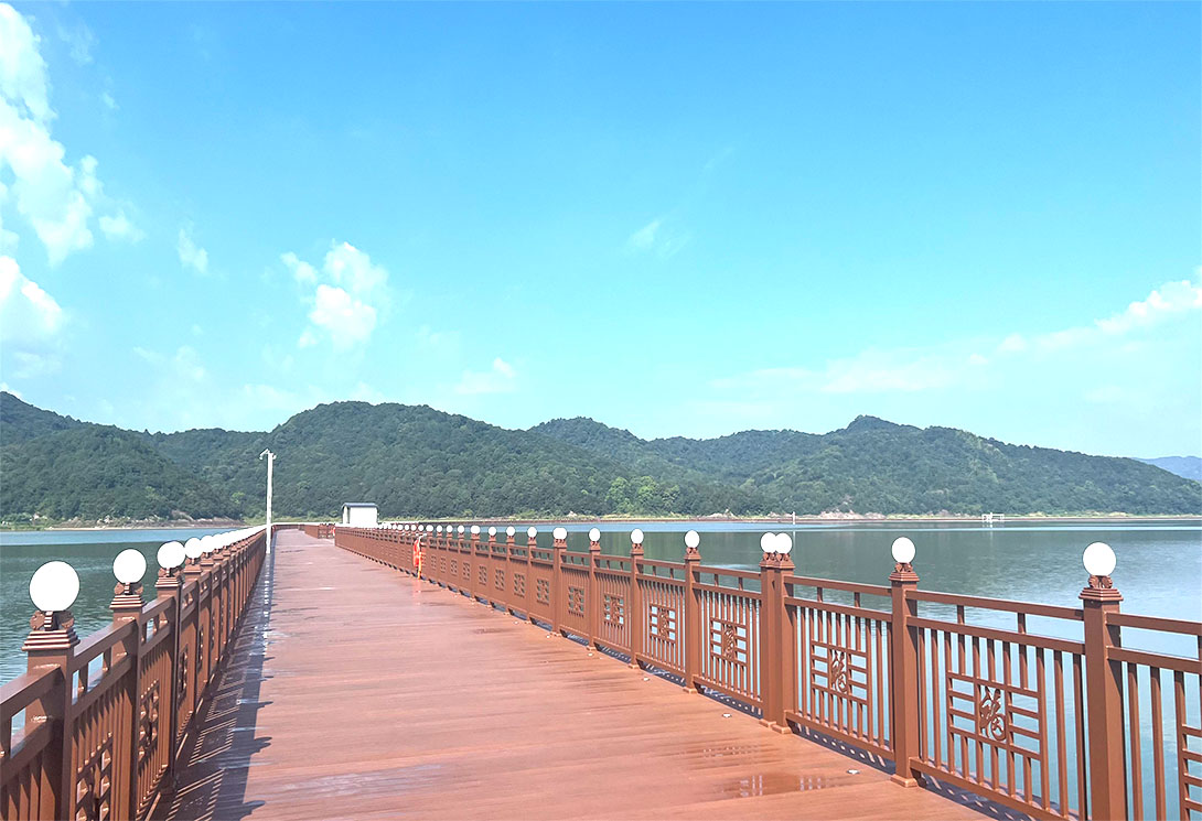 宁波海上2703.51米新一代行浸式车行景观浮桥