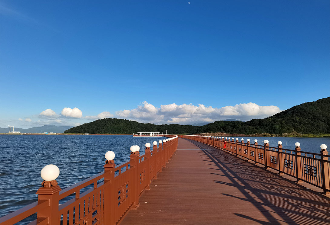 宁波海上2703.51米新一代行浸式车行景观浮桥