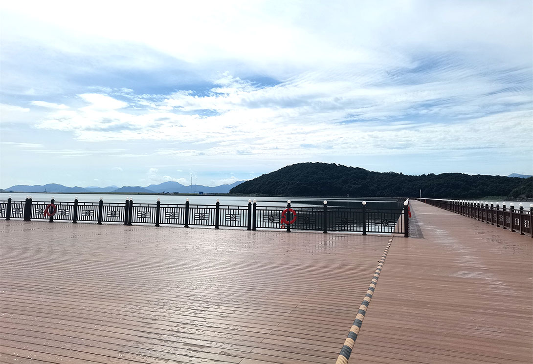 宁波海上2703.51米新一代行浸式车行景观浮桥