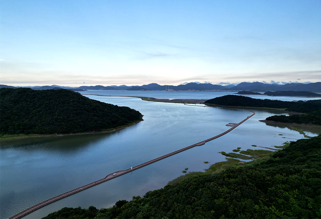 宁波海上2703.51米新一代行浸式车行景观浮桥
