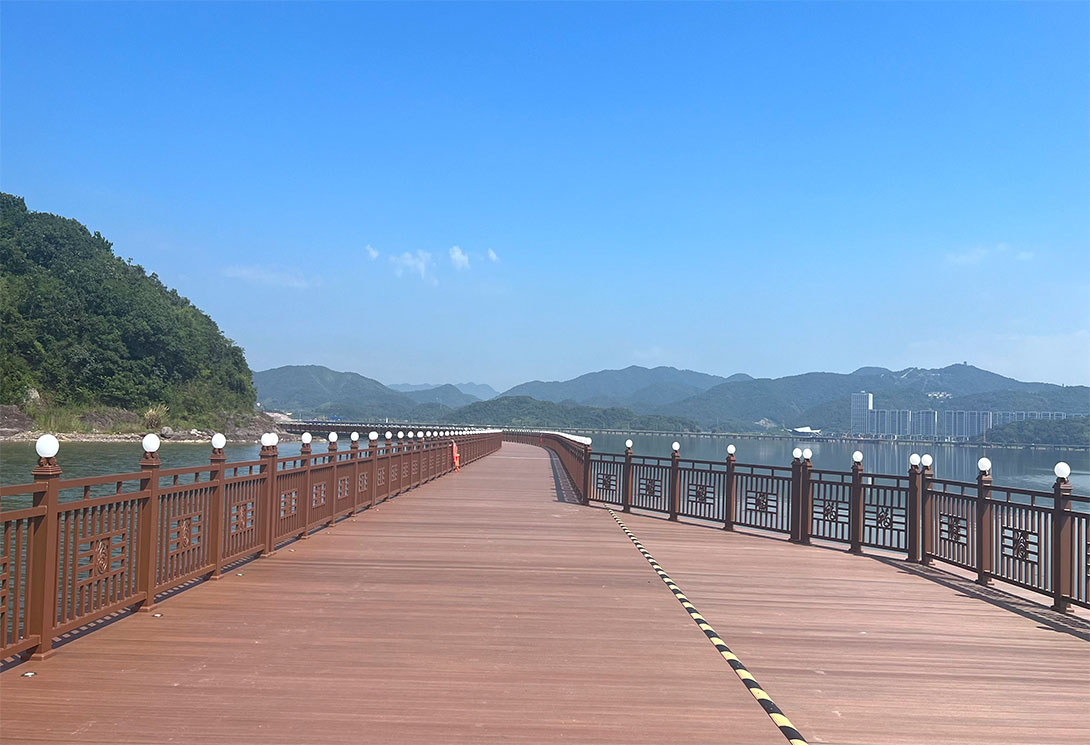 宁波海上2703.51米新一代行浸式车行景观浮桥