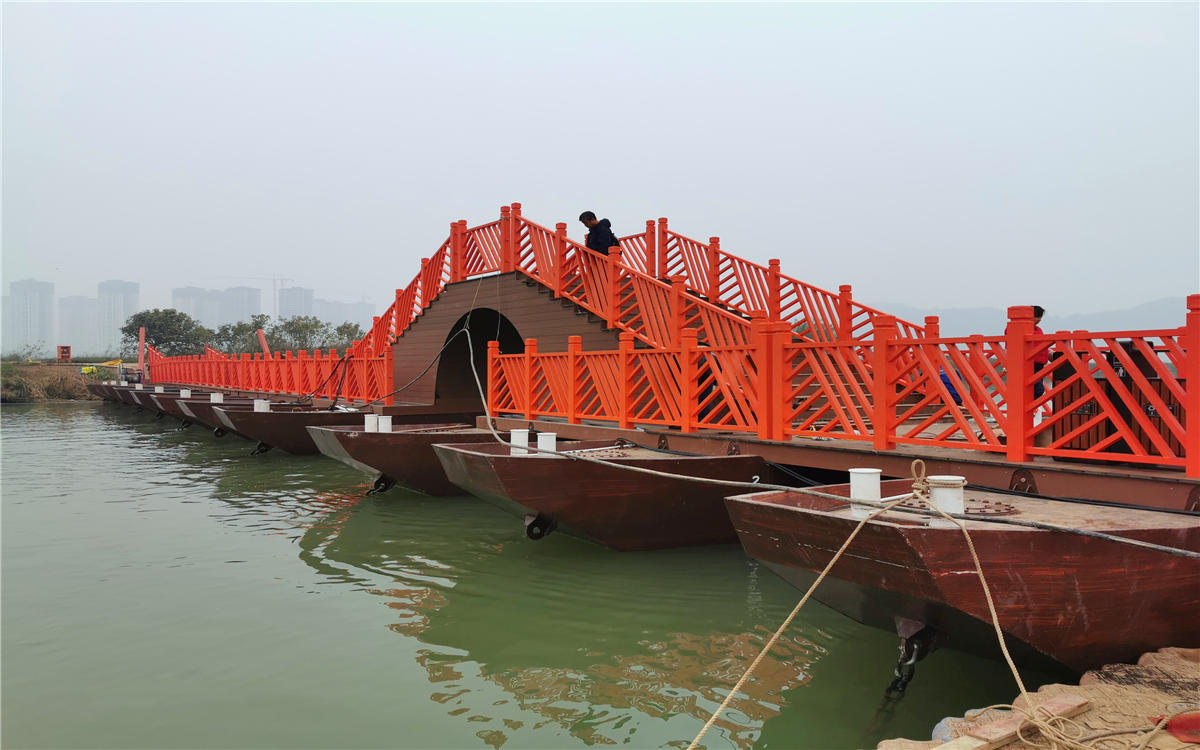 四川南充 "黄金江岸"江上大型钢结构浮桥和拱桥