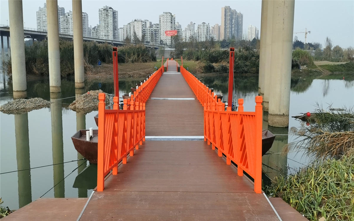 四川南充 "黄金江岸"江上大型钢结构浮桥和拱桥