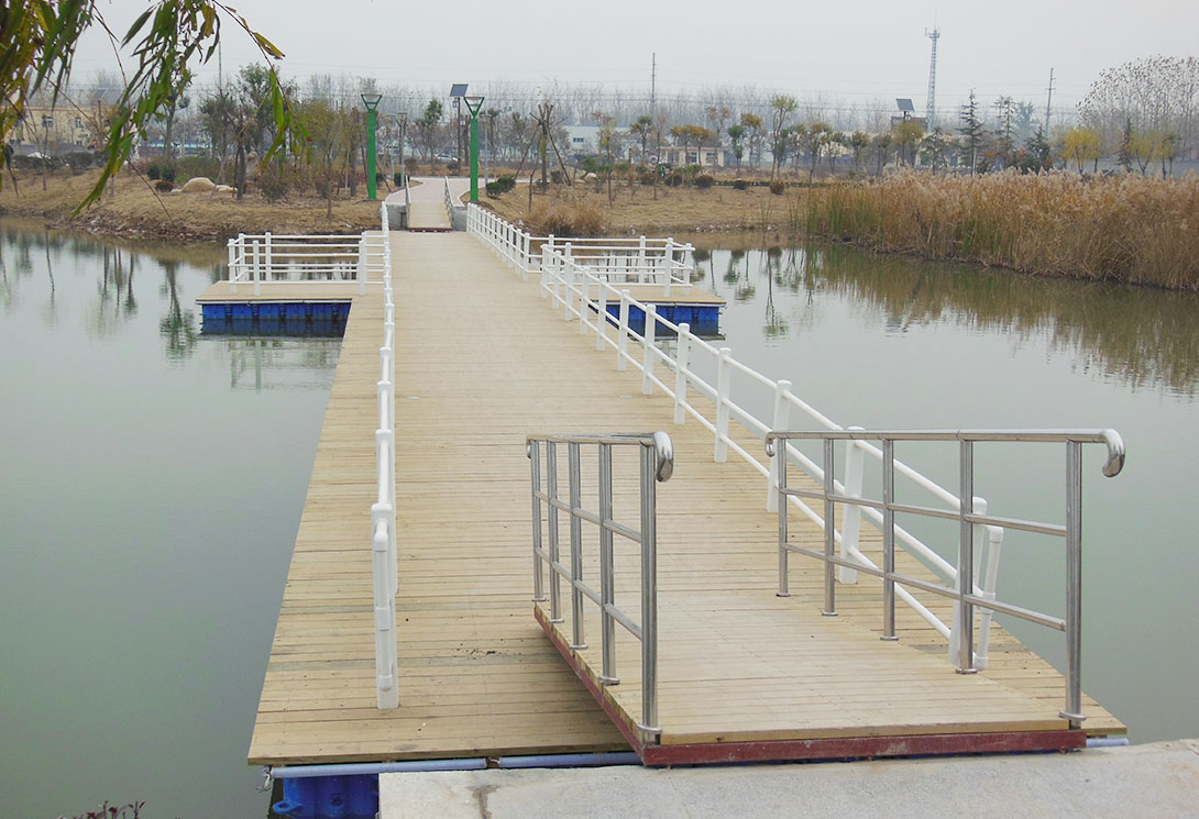 heze zhouziqi park floating bridge, shandong province