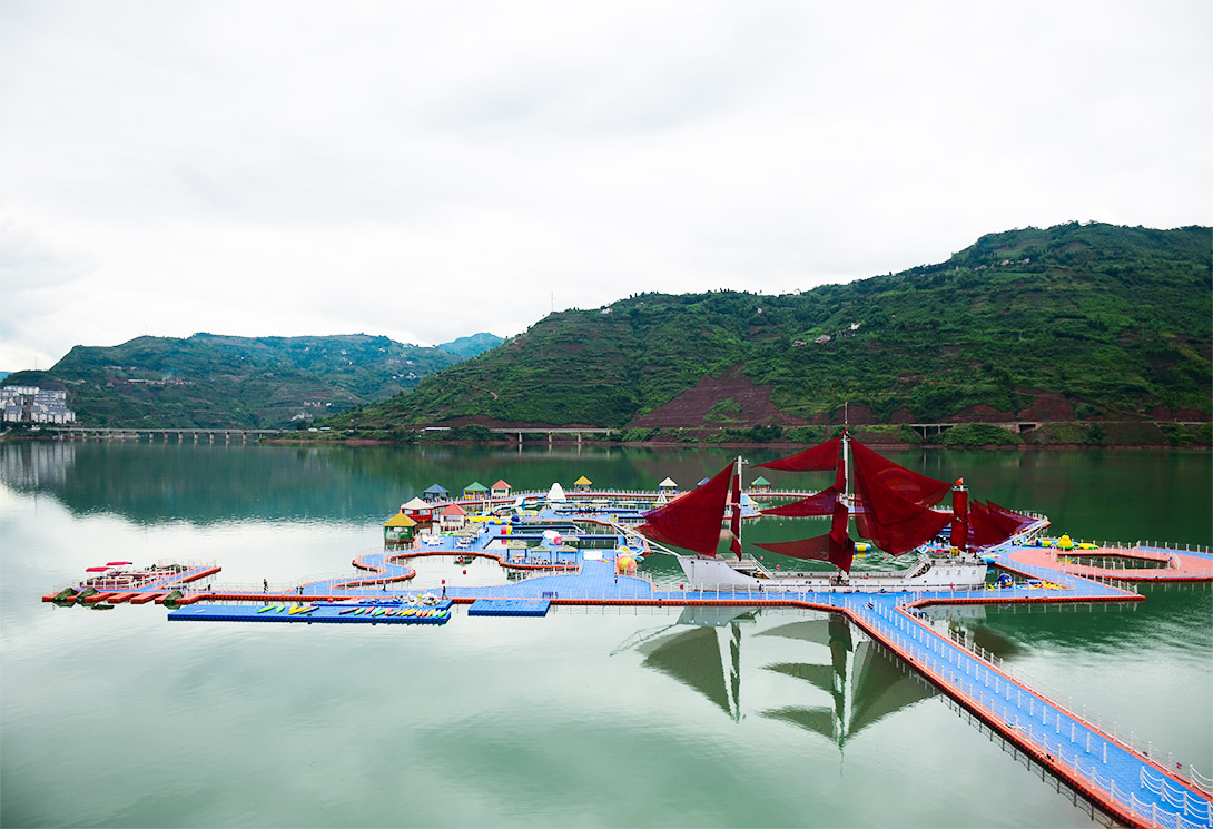 旗华- 云南绥江县金沙江水上漂浮大型综合游乐园-最大水深300米,落差