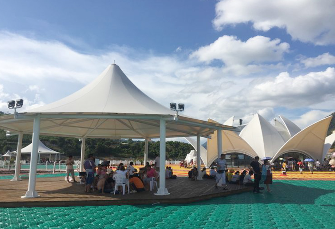 旗华- 贵州罗甸水上大型漂浮乐园(两项吉尼斯世界纪录,水深180米落差