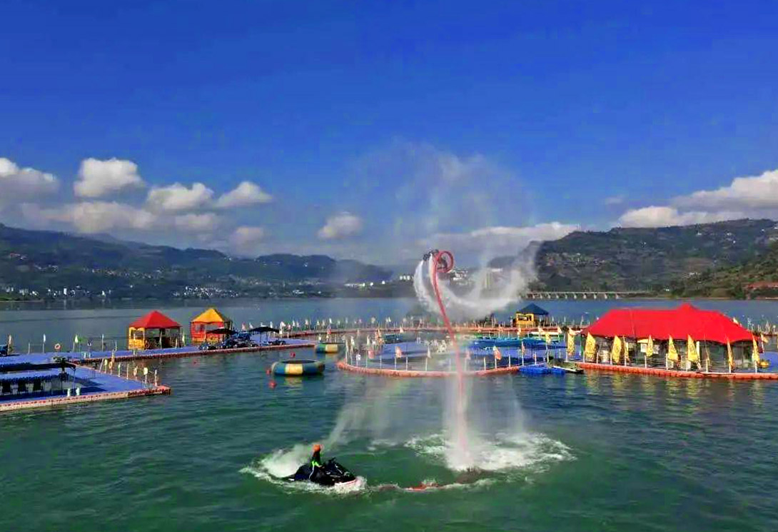 旗华- 云南绥江县金沙江水上漂浮大型综合游乐园-最大水深300米,落差