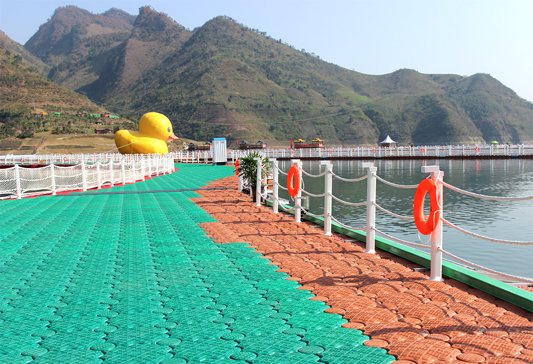 旗华- 贵州罗甸水上大型漂浮泳池(两项吉尼斯世界纪录,水深180米落差